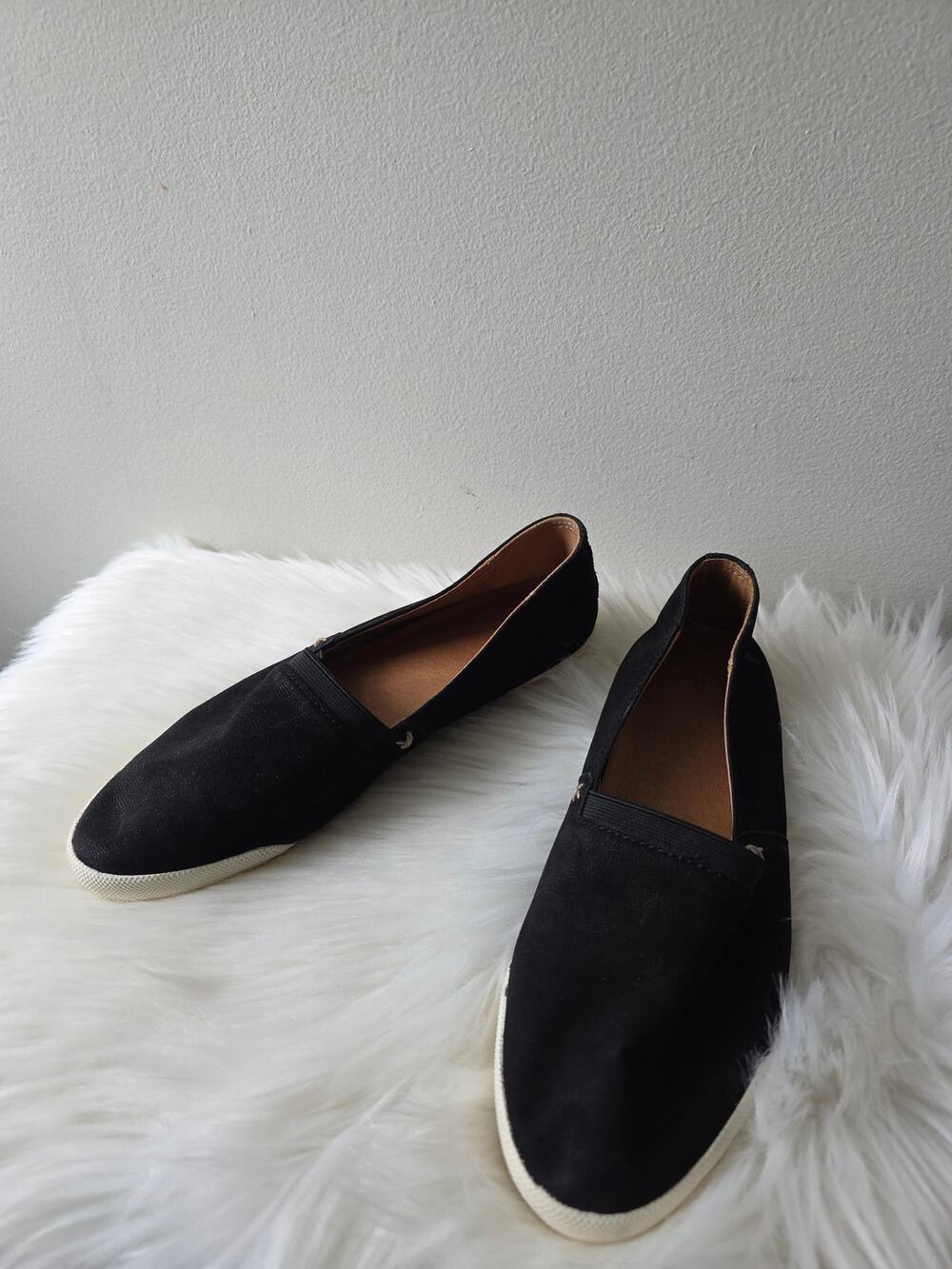 Frye Melanie Suede leather Slip On shoes for women Sz 7